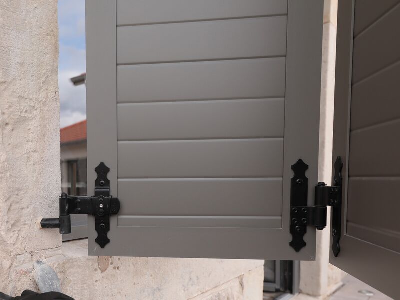 Pourquoi la menuiserie alu est le choix idéal pour les grandes ouvertures à Eaubonne proche d'Enghien-les-Bains